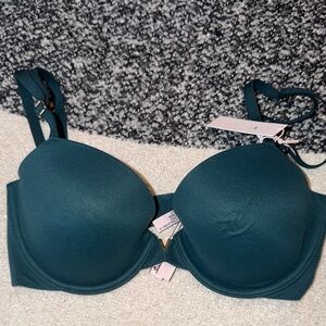 NWT Victoria’s Secret Love Cloud 32D lightly lined